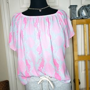 Hot pink 💗 white and light grey print top